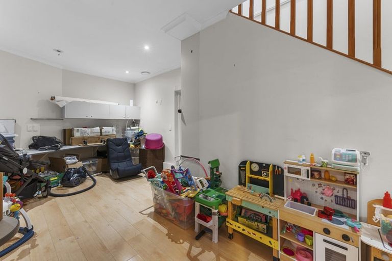 Photo of property in 8 Copperfield Terrace, Mellons Bay, Auckland, 2014