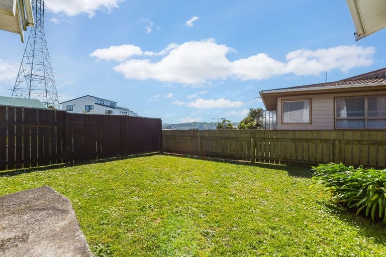 Photo of property in 2a Colchester Crescent, Newlands, Wellington, 6037