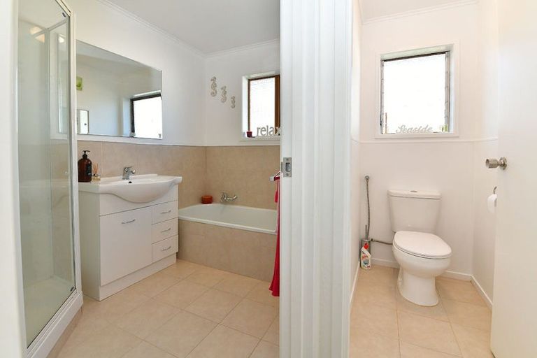 Photo of property in 2/92 Florence Avenue, Orewa, 0931