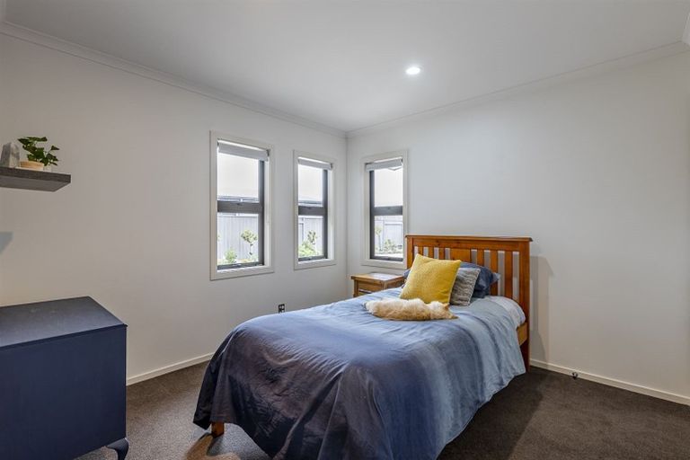 Photo of property in 23 Chestnut Close, Kelvin Grove, Palmerston North, 4414