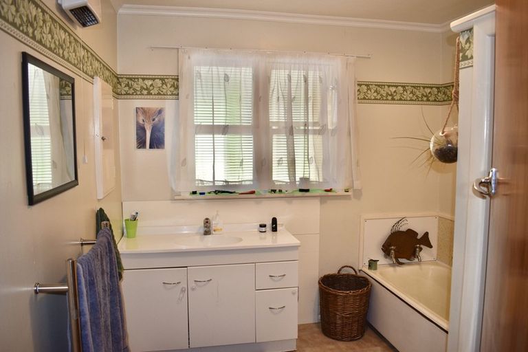 Photo of property in 32 Te Roto Road, Otaki, 5512