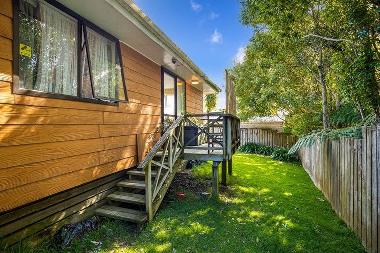Photo of property in 1/64 Meadowvale Rise, Titirangi, Auckland, 0604
