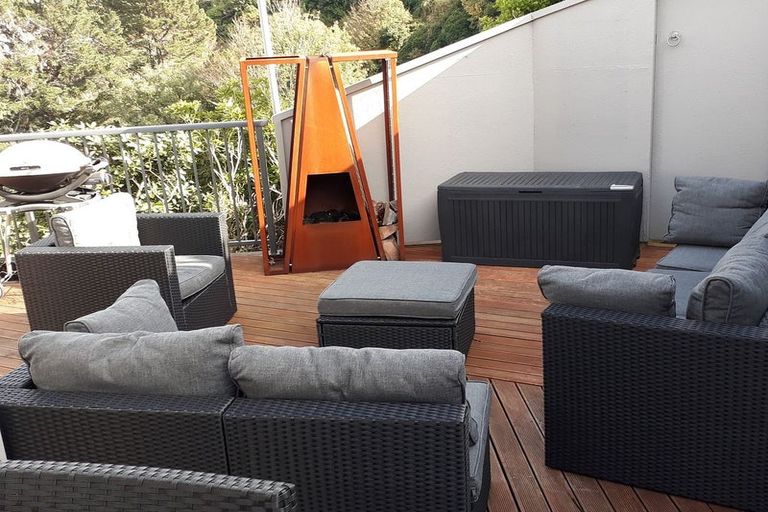 Photo of property in 129 Nicholson Road, Khandallah, Wellington, 6035