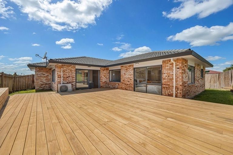 Photo of property in 60 Robert Ross Place, Clendon Park, Auckland, 2103
