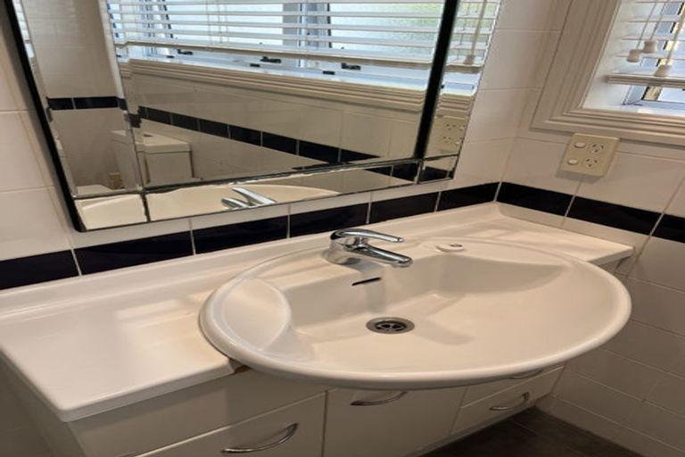 Photo of property in 8 Glenreagh Place, Torbay, Auckland, 0630