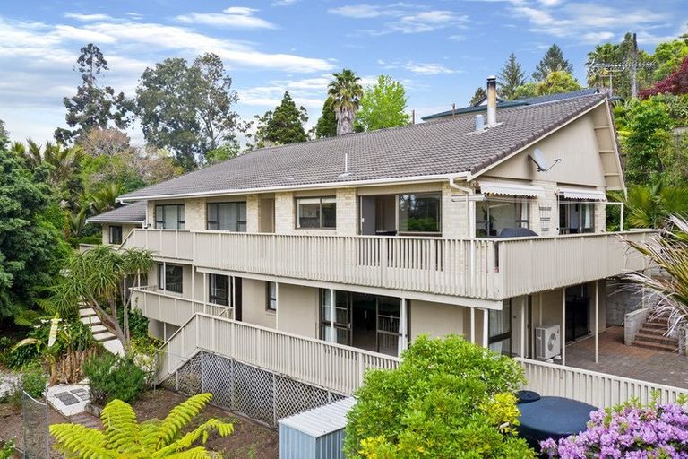 Photo of property in 18 Atarua Gardens, Waiatarua, Auckland, 0604