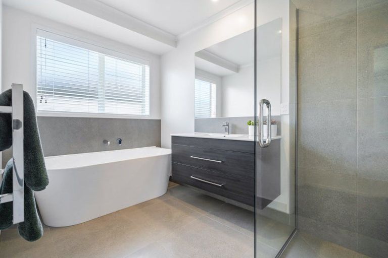 Photo of property in 67 Kaurinui Crescent, One Tree Point, 0118