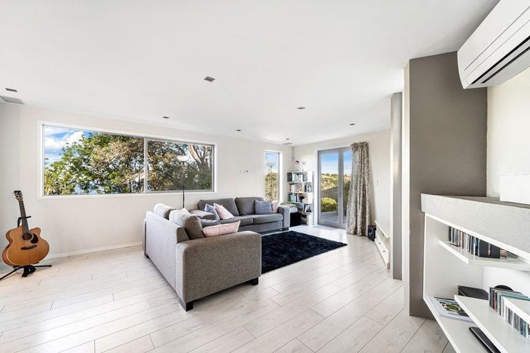 Photo of property in 30c Wade River Road, Stanmore Bay, Whangaparaoa, 0932