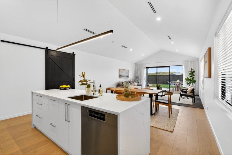 Photo of property in 7 Annie Aranui Drive, Poraiti, 4182