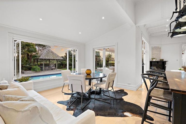 Photo of property in 70 Pomona Road, Kumeu, 0891