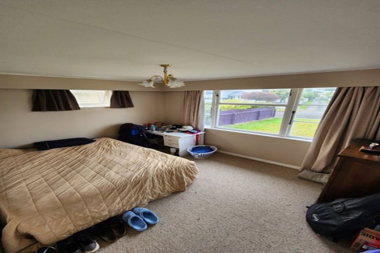 Photo of property in 4 Woburn Place, Takaro, Palmerston North, 4412