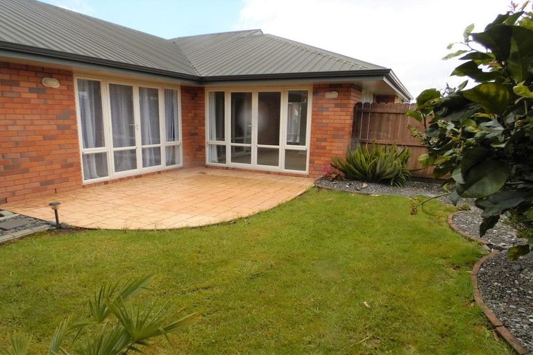 Photo of property in 72 Kingdale Road, Henderson, Auckland, 0610