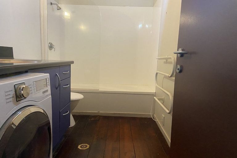 Photo of property in Courtenay Mews Apartments, 5/14 Alpha Street, Te Aro, Wellington, 6011