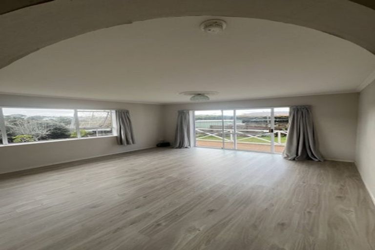 Photo of property in 2/71 Browns Bay Road, Browns Bay, Auckland, 0630