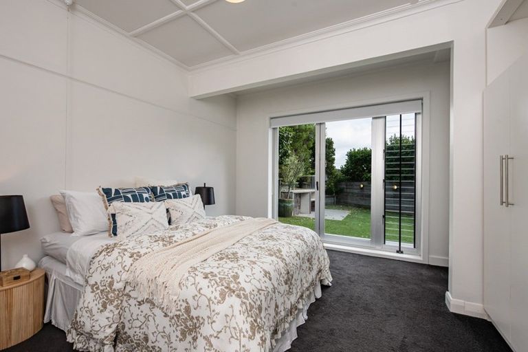 Photo of property in 116 Nevay Road, Karaka Bays, Wellington, 6022