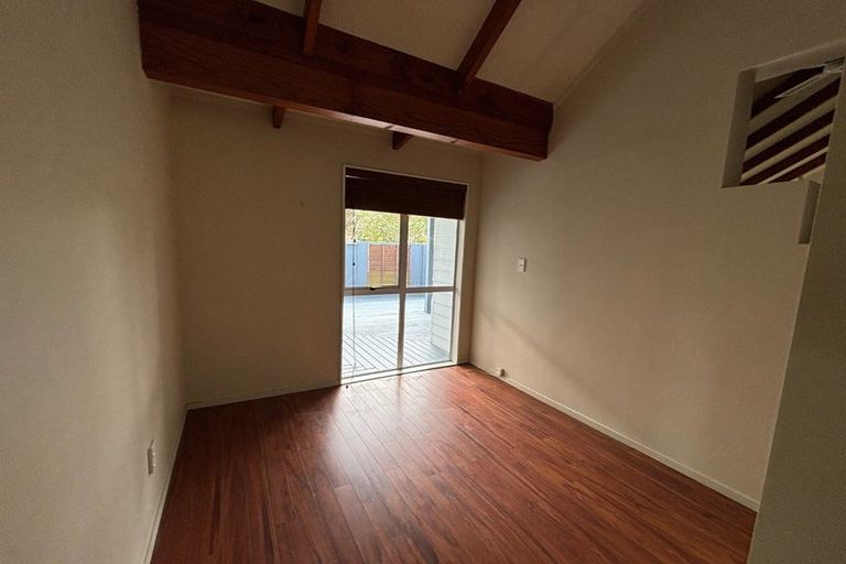 Photo of property in 1 Gosford Drive, Botany Downs, Auckland, 2010