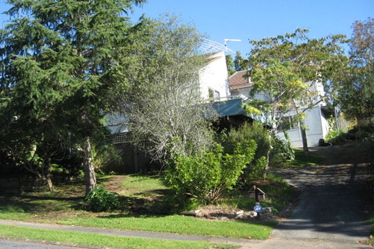 Photo of property in 1/10 Pickwick Parade, Mellons Bay, Auckland, 2014