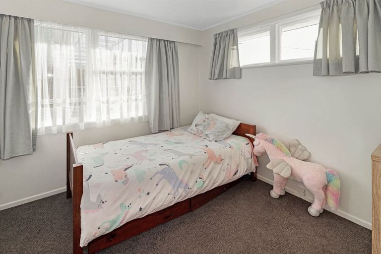 Photo of property in 3 Terrance Grove, Paparangi, Wellington, 6037