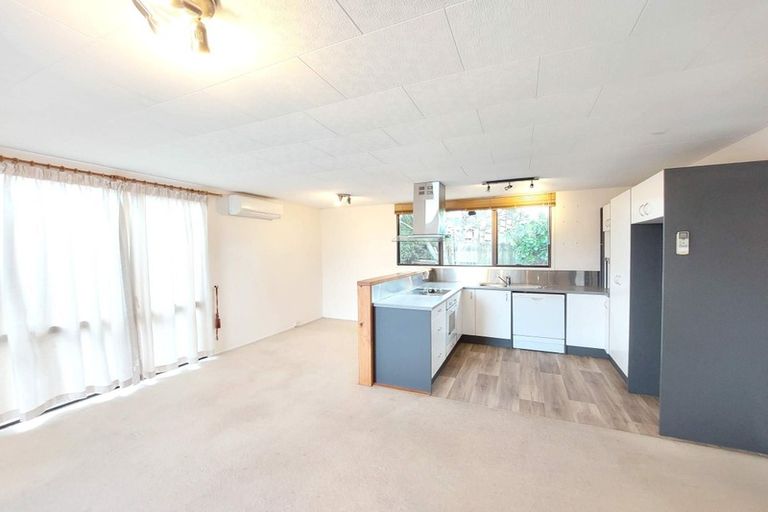 Photo of property in 2/21 Sarajevo Place, Massey, Auckland, 0614