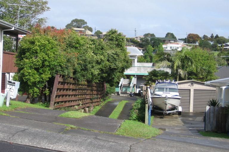 Photo of property in 12 Robbies Road, Shelly Park, Auckland, 2014