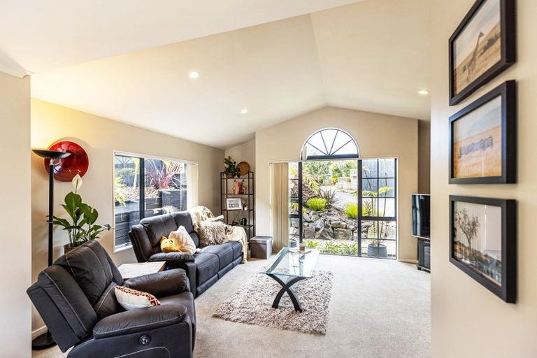 Photo of property in 13 Berkshire Terrace, Massey, Auckland, 0614