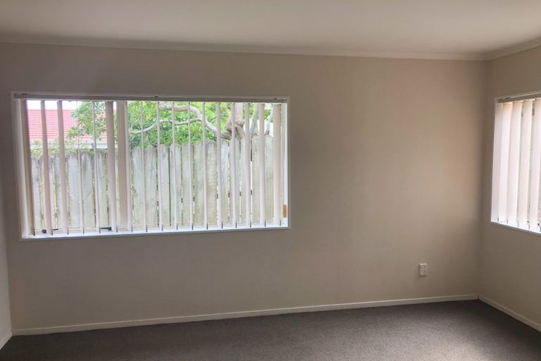 Photo of property in 23 Simon Owen Place, Golflands, Auckland, 2013