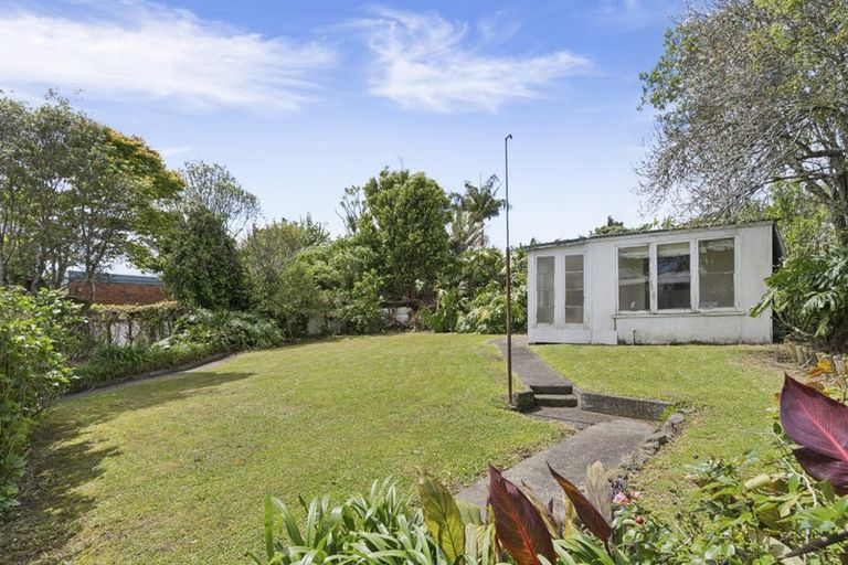 Photo of property in 29 Highland Avenue, Titirangi, Auckland, 0604