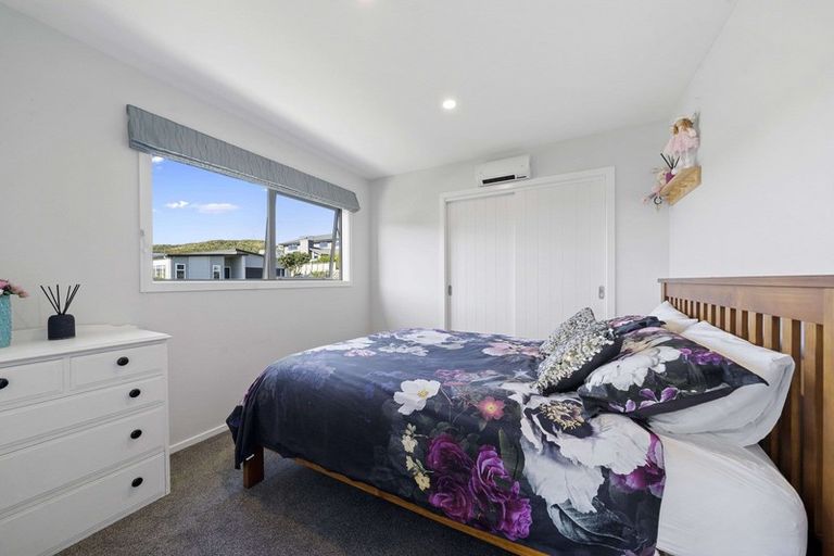 Photo of property in 2 Ihakara Arthur Lane, Aotea, Porirua, 5024