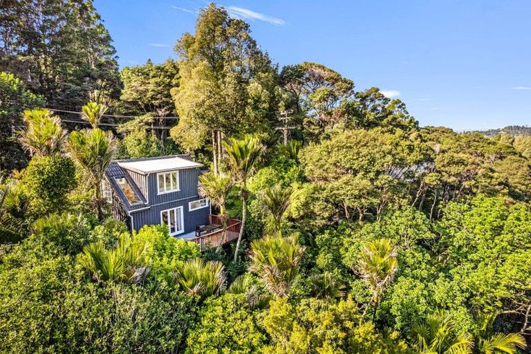 Photo of property in 33 Tainui Road, Titirangi, Auckland, 0604
