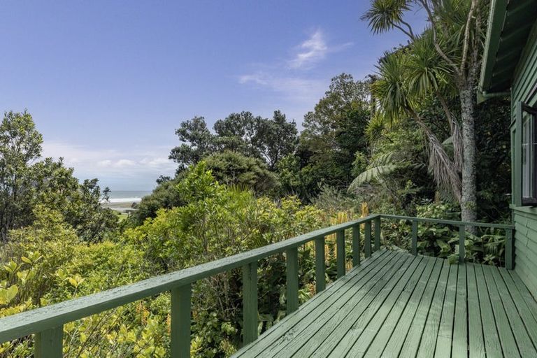 Photo of property in 58 Seaview Road, Piha, 0772