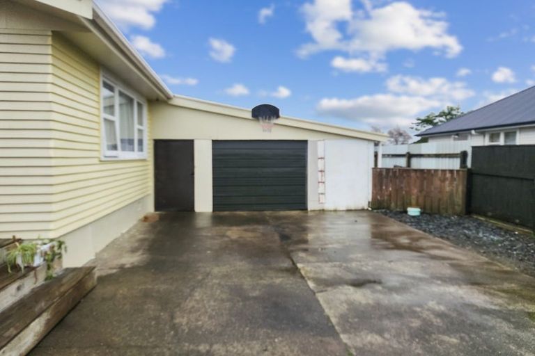 Photo of property in 11 Carlisle Street, Levin, 5510