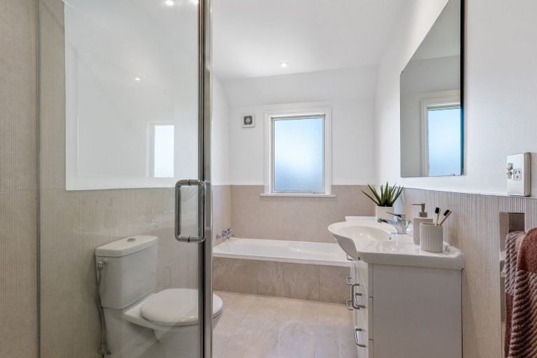 Photo of property in 32 Wai-iti Terrace, Burnside, Christchurch, 8052