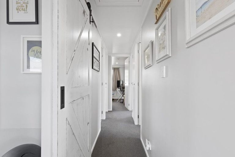 Photo of property in 7 Colonial Place, Kelvin Grove, Palmerston North, 4414