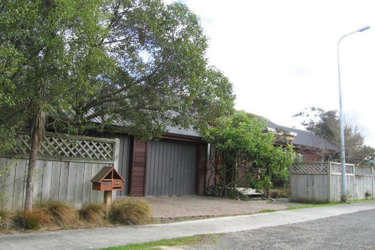 Photo of property in 39 Heathcote Place, Fitzherbert, Palmerston North, 4410