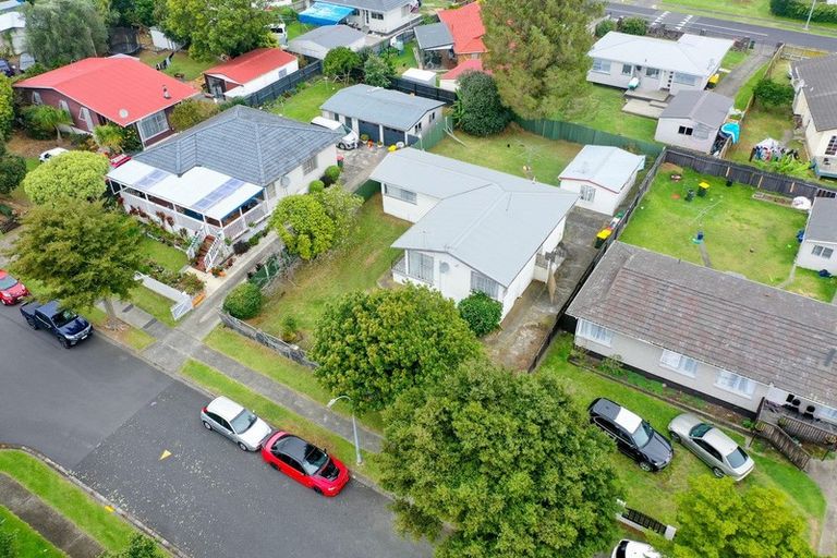 Photo of property in 15 Carbery Place, Manurewa, Auckland, 2102