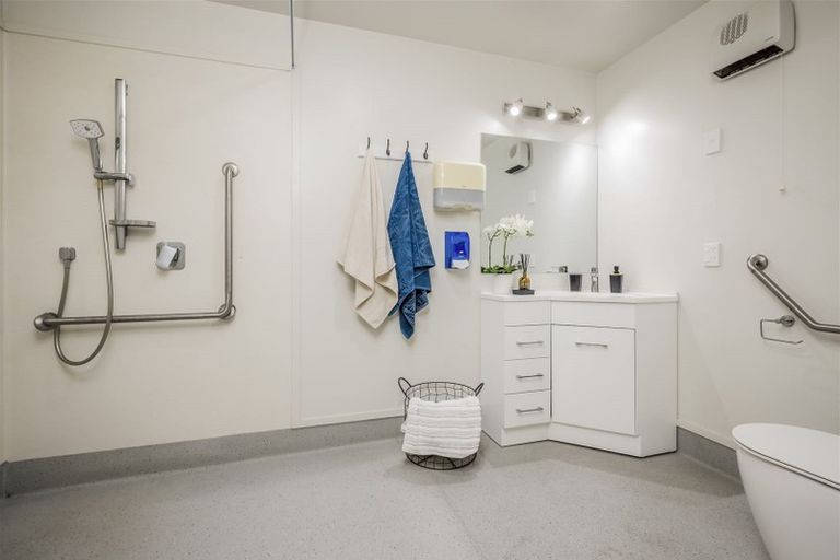 Photo of property in 15a Callis Avenue, Opaheke, Papakura, 2113