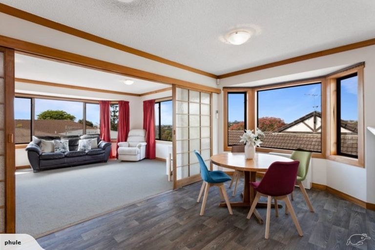 Photo of property in 1/126 Carlisle Road, Browns Bay, Auckland, 0632