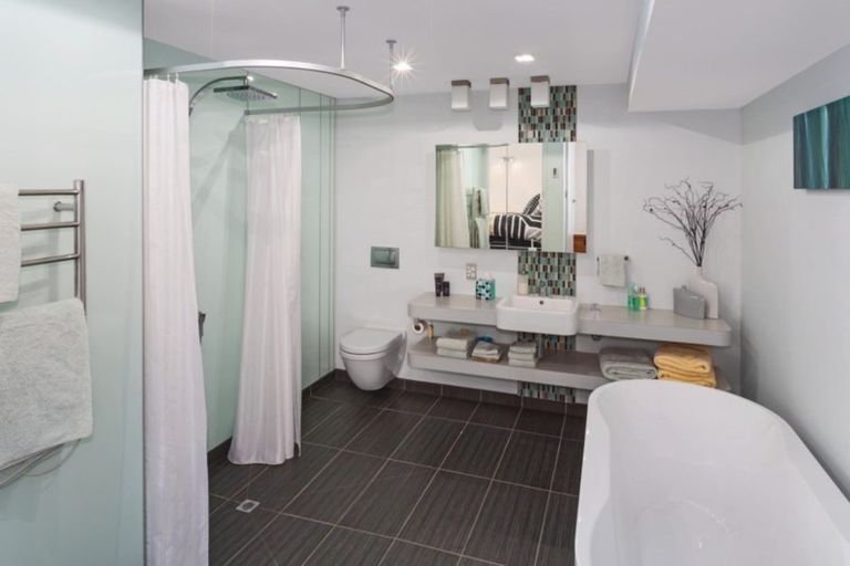 Photo of property in 42 Leeward Drive, Whitby, Porirua, 5024