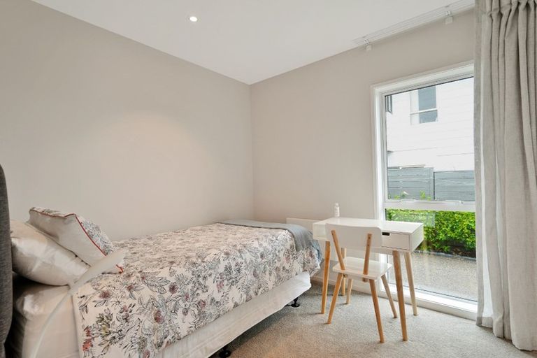 Photo of property in 93 Kiwi Esplanade, Mangere Bridge, Auckland, 2022