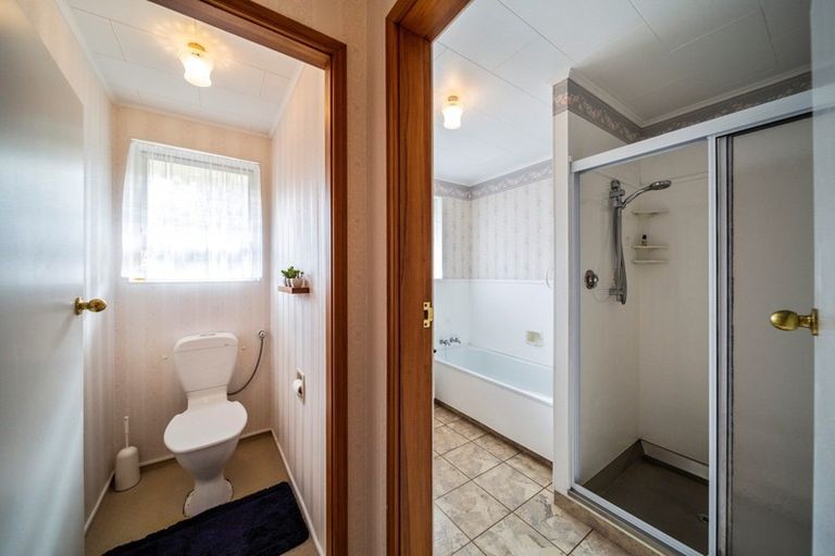 Photo of property in 8 Spencer Place, Merrilands, New Plymouth, 4312