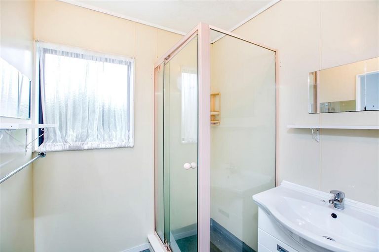 Photo of property in 96 Sunnyside Road, Sunnyvale, Auckland, 0612