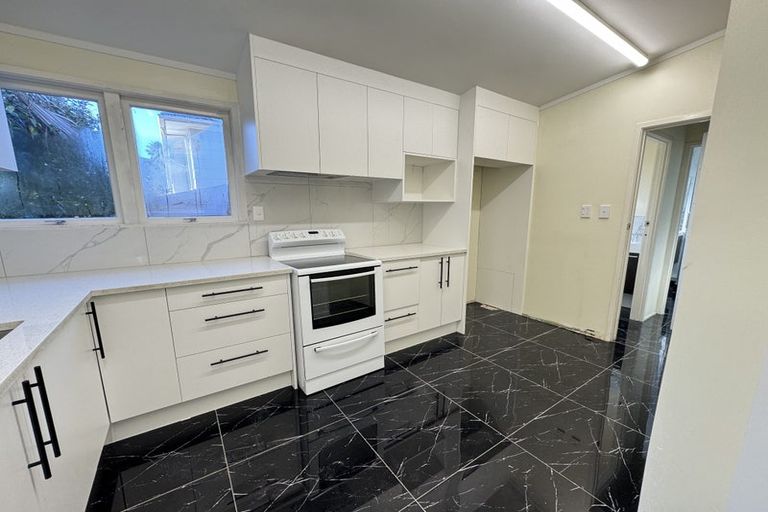 Photo of property in 575 East Coast Road, Browns Bay, Auckland, 0630