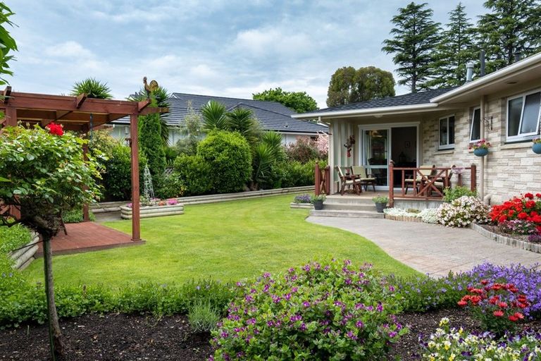 Photo of property in 42 Iona Road, Havelock North, 4130