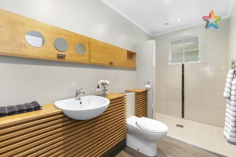 Photo of property in 1/22 Dowse Drive, Maungaraki, Lower Hutt, 5010