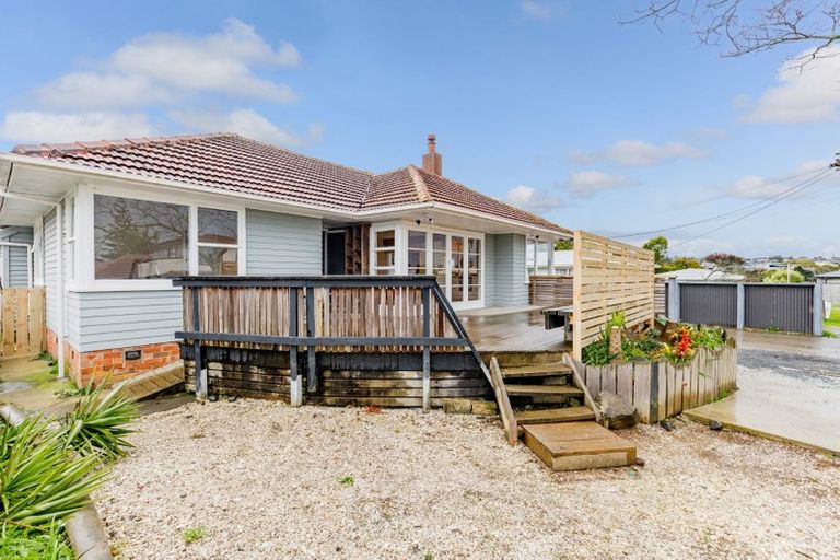Photo of property in 8 Kiernan Place, Kelston, Auckland, 0602