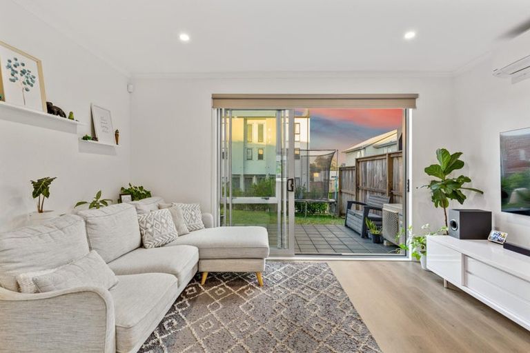 Photo of property in 41 Ambar Ridge Avenue, Massey, Auckland, 0614