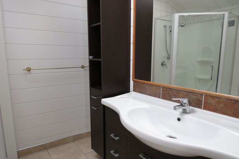 Photo of property in 114 Marina View Drive, West Harbour, Auckland, 0618