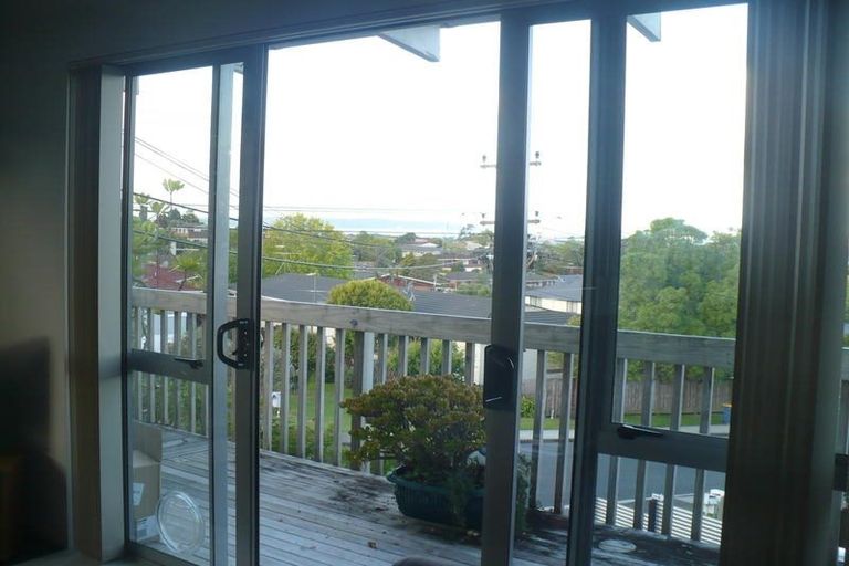 Photo of property in 1 Cron Avenue, Te Atatu South, Auckland, 0610