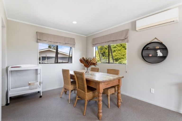 Photo of property in 2/12 Segedin Place, Glenfield, Auckland, 0629