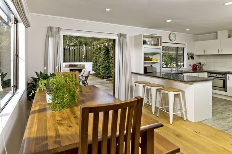 Photo of property in 14b South Lynn Road, Titirangi, Auckland, 0604